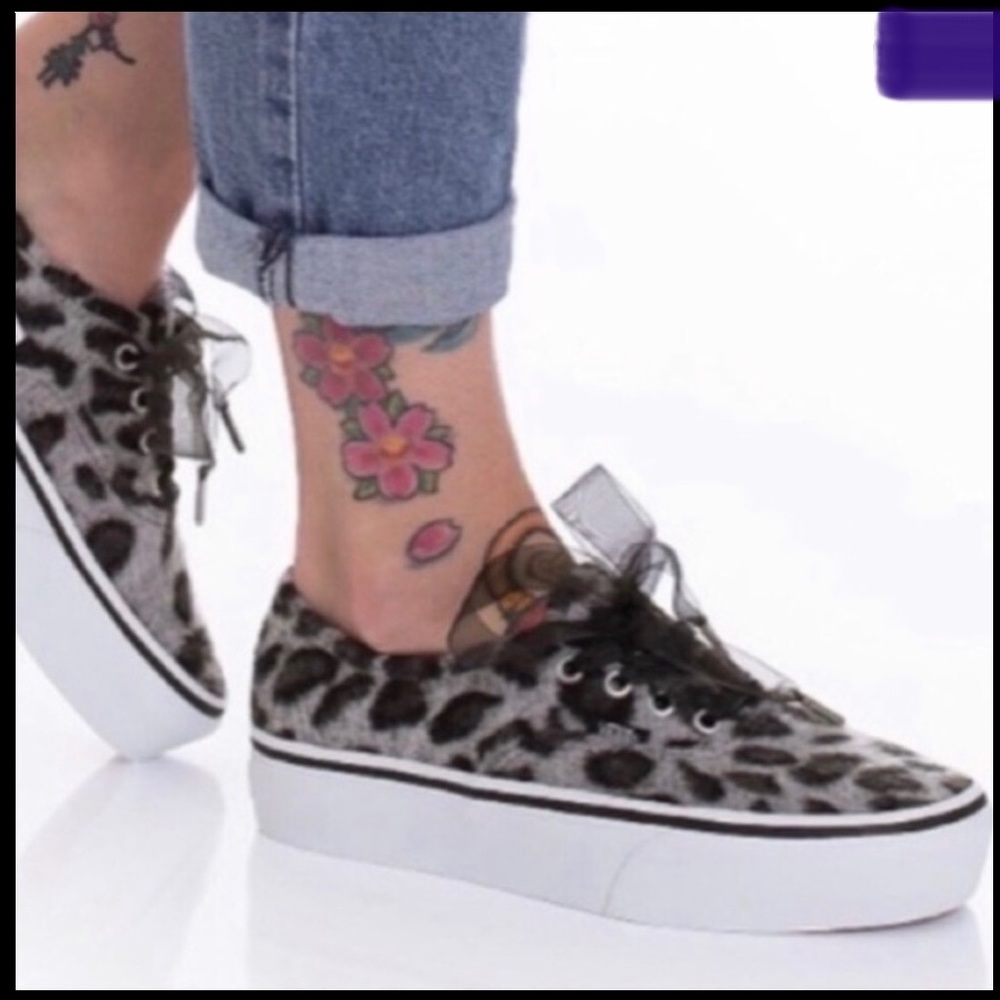 >💟AUTHENTIC PLATFORM CUTE FUZZY SNOW LEOPARD🐆 BLACK/GRAY BRAND NEW VANS